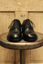 MAKERS　”REGINA”　プレーントゥーシューズ〈BLACK〉